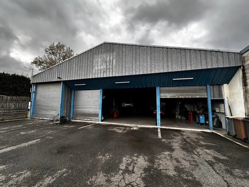 Flex in Lons for sale Building Photo- Image 1 of 13