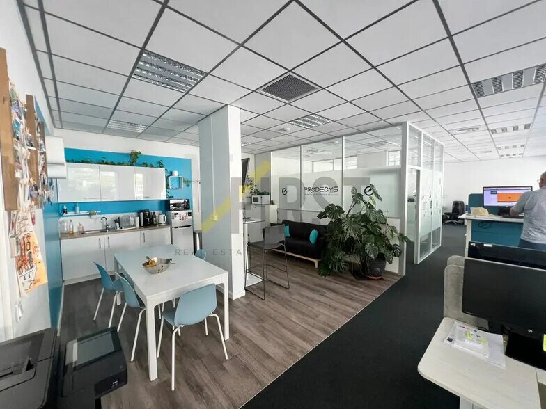 Office in SOPHIA ANTIPOLIS for lease - Building Photo - Image 2 of 10