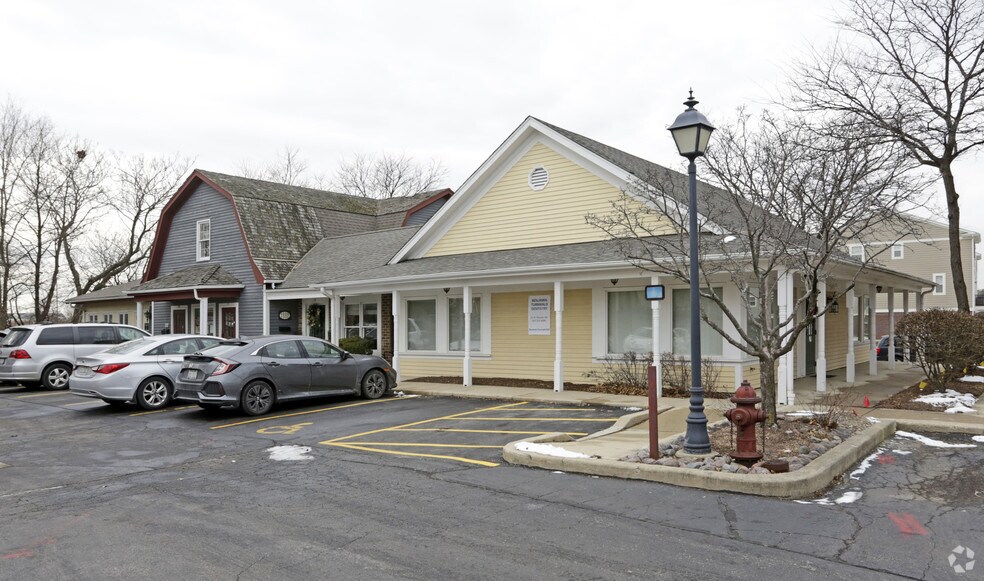 7-33 N Roselle Rd, Schaumburg, IL for sale - Primary Photo - Image 1 of 1