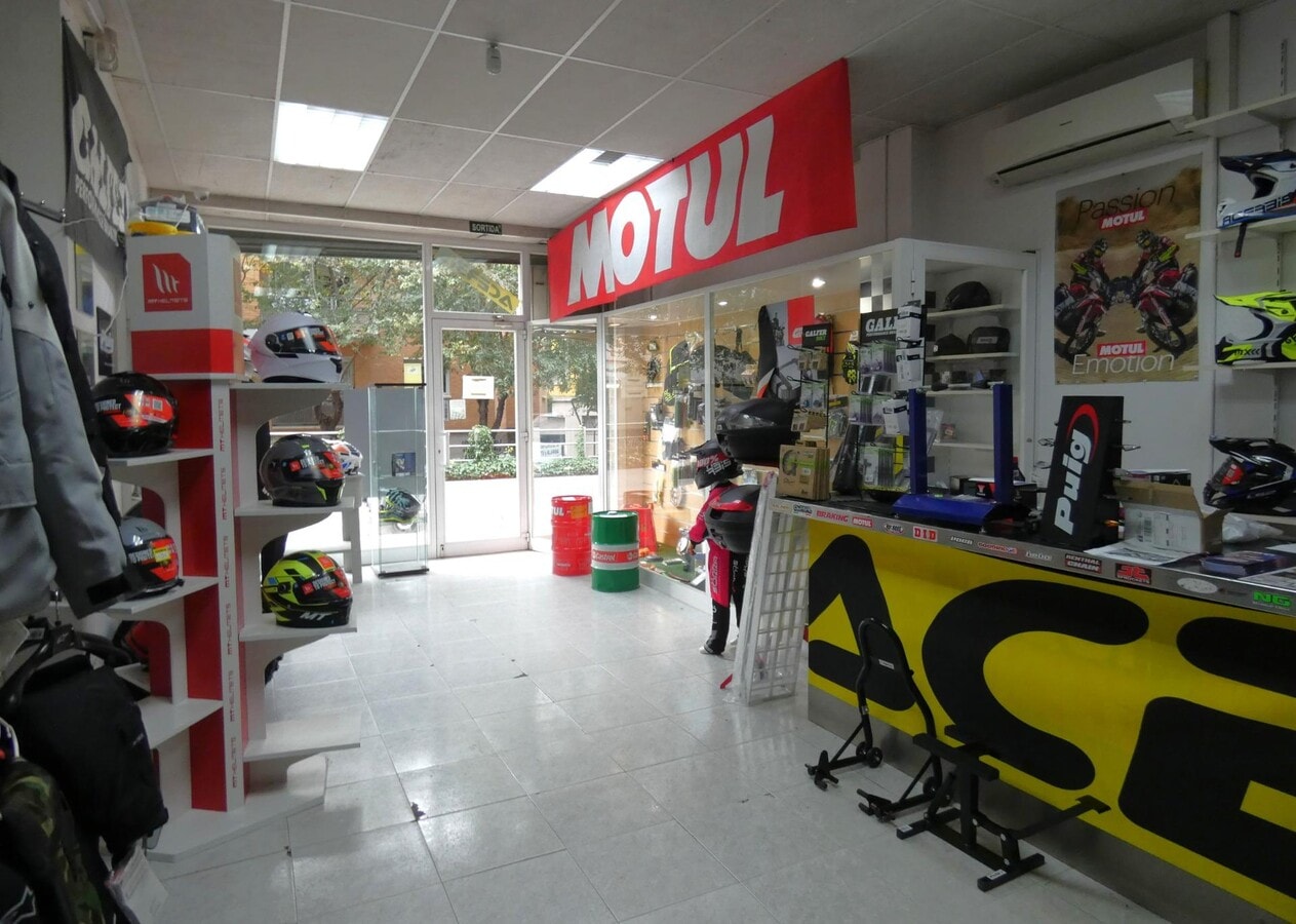 Manresa, BAR 08242 - - - Interior Photo - Image 1 of 3