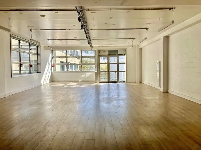 Location Bureaux 185 m² à 379 m² - Photo 1