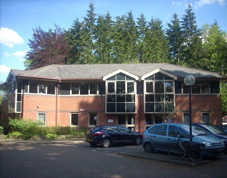 7 Dukes Ride, Crowthorne, RG45 6GT