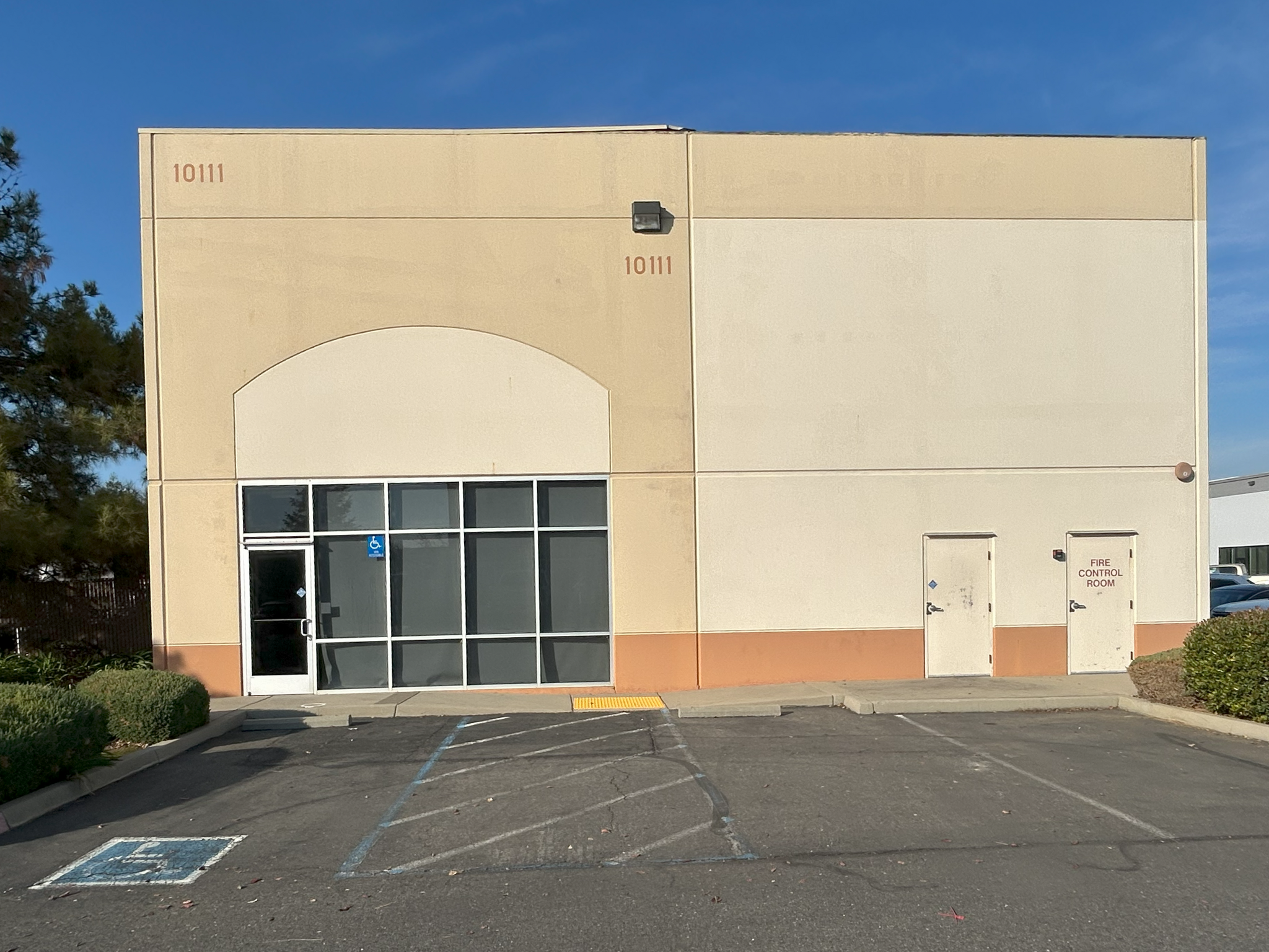 10111 Iron Rock Way, Elk Grove, CA for lease Building Photo- Image 1 of 6