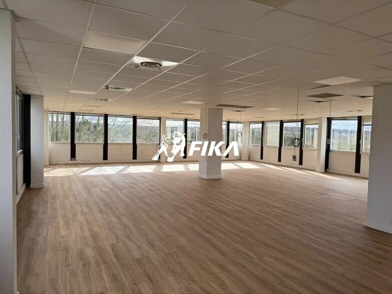Office in Labège for lease - Interior Photo - Image 1 of 8
