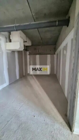 Retail in Dijon for lease - Interior Photo - Image 3 of 5