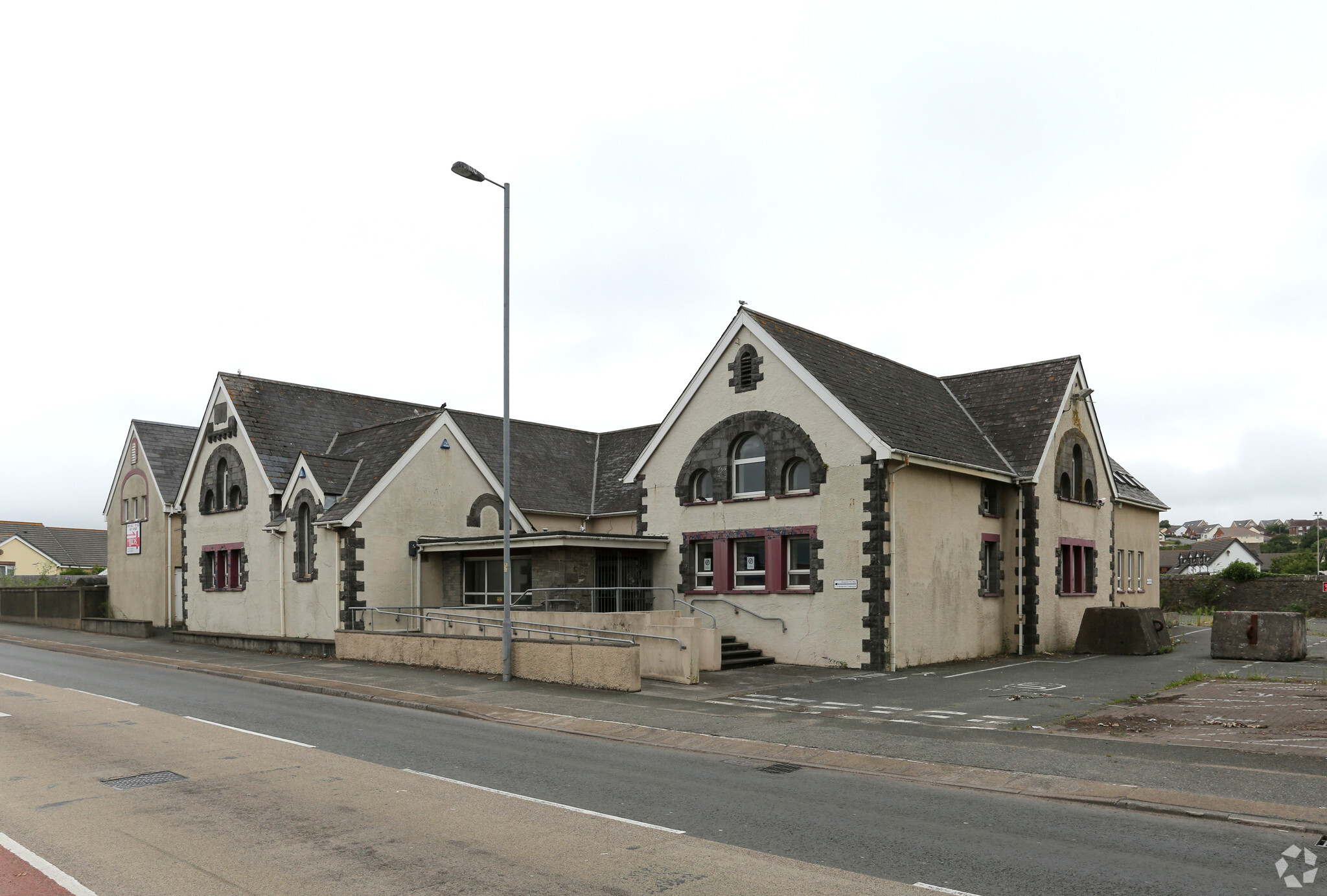 London Rd, Pembroke Dock for sale Primary Photo- Image 1 of 1