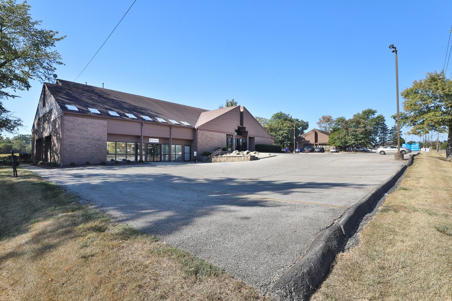 555 W Schrock Rd, Westerville, OH for sale - Building Photo - Image 3 of 38