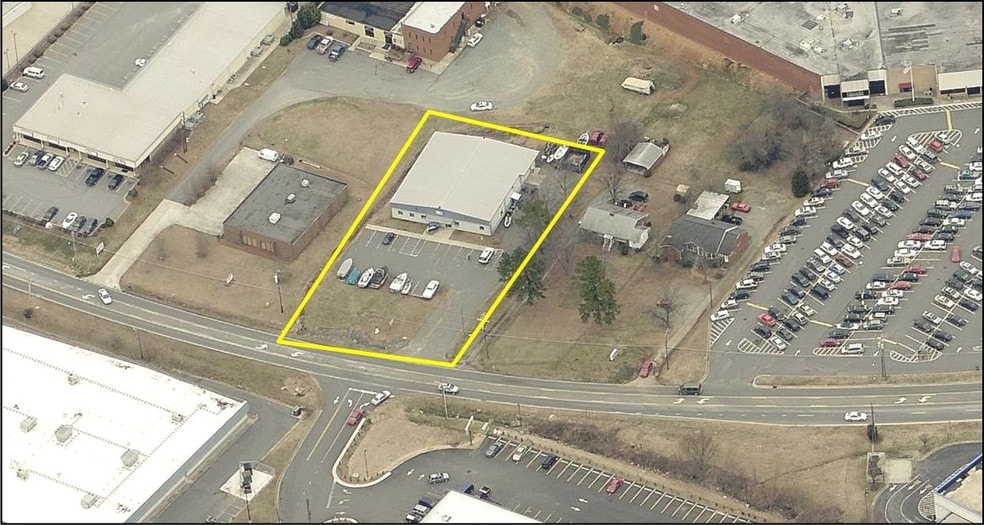 2066 Chapel Hill Rd, Burlington, NC 27215