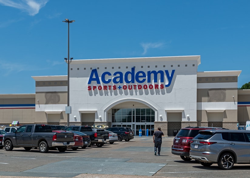 1400-1420 N Loop 336 W, Conroe, TX for sale - Building Photo - Image 2 of 9