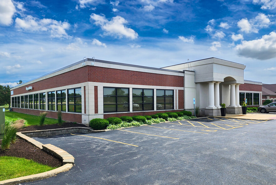 2126 N Perryville Rd, Rockford, IL for lease - Building Photo - Image 1 of 3