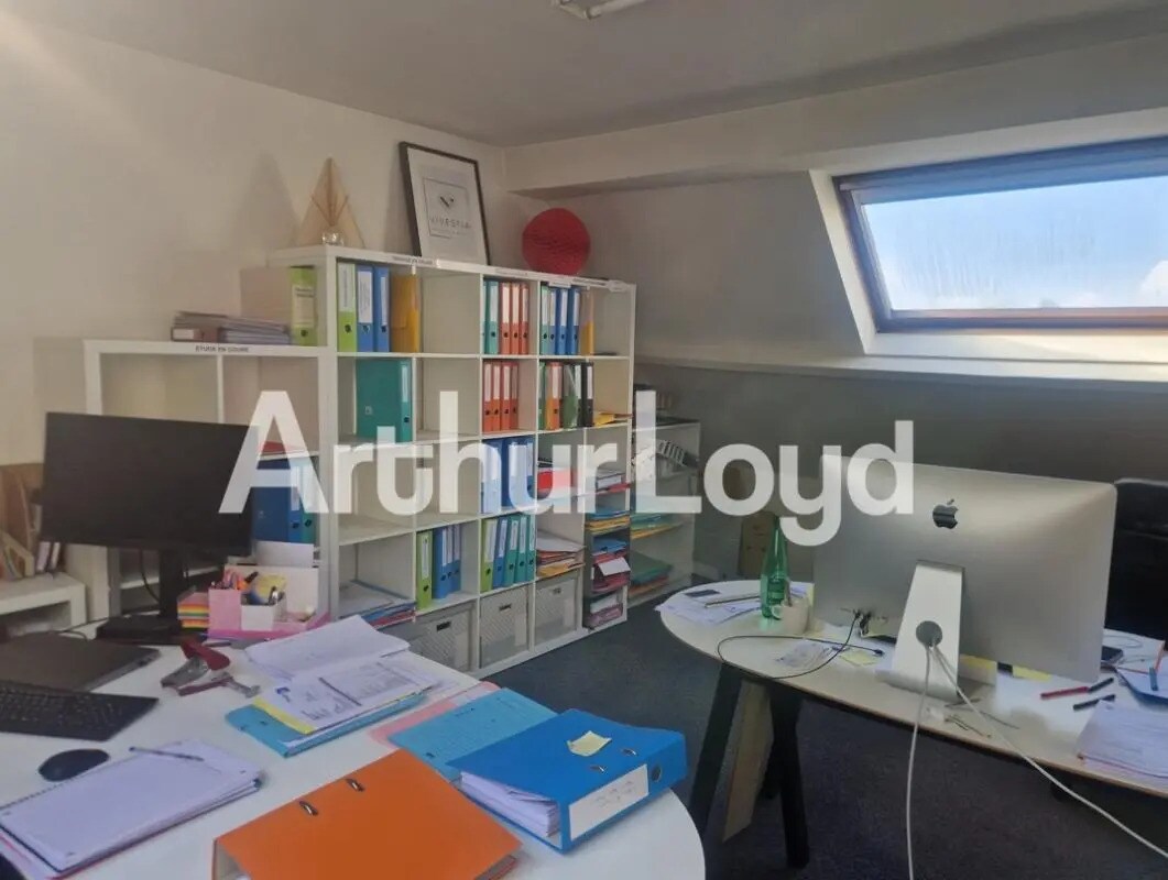 Office in Caen for lease Interior Photo- Image 1 of 5