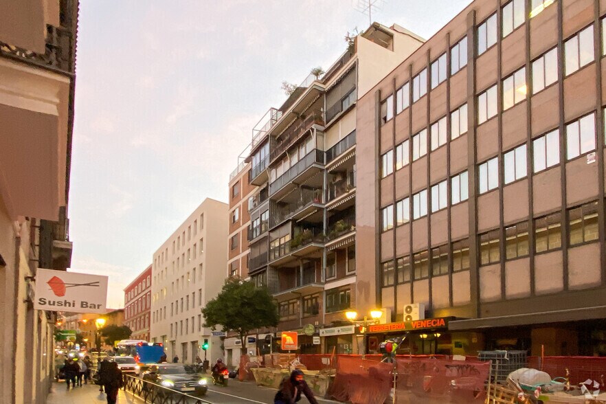 Office in Madrid, Madrid for lease - Building Photo - Image 2 of 2