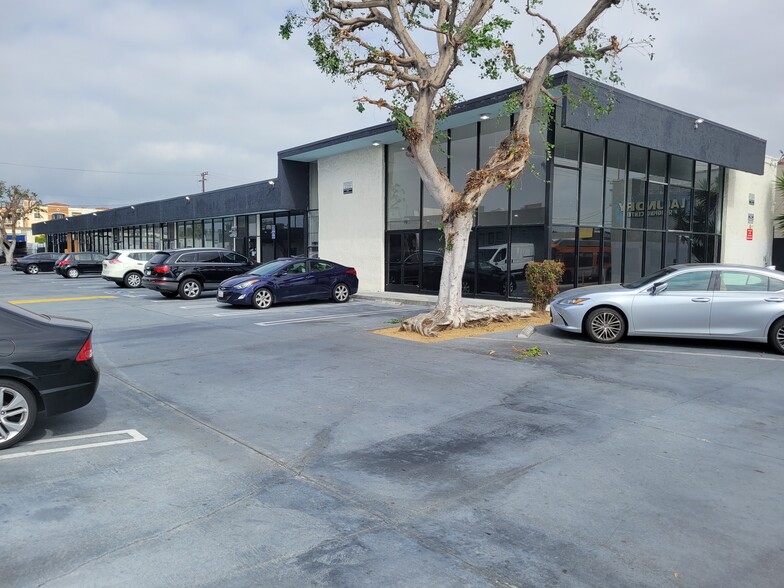 3101-3125 W Rosecrans Ave, Hawthorne, CA for lease - Building Photo - Image 3 of 7