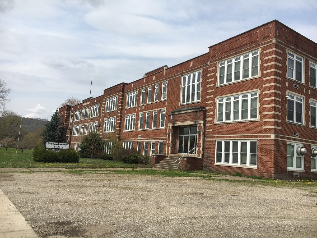 125 2nd St, Powhatan Point, OH 43942