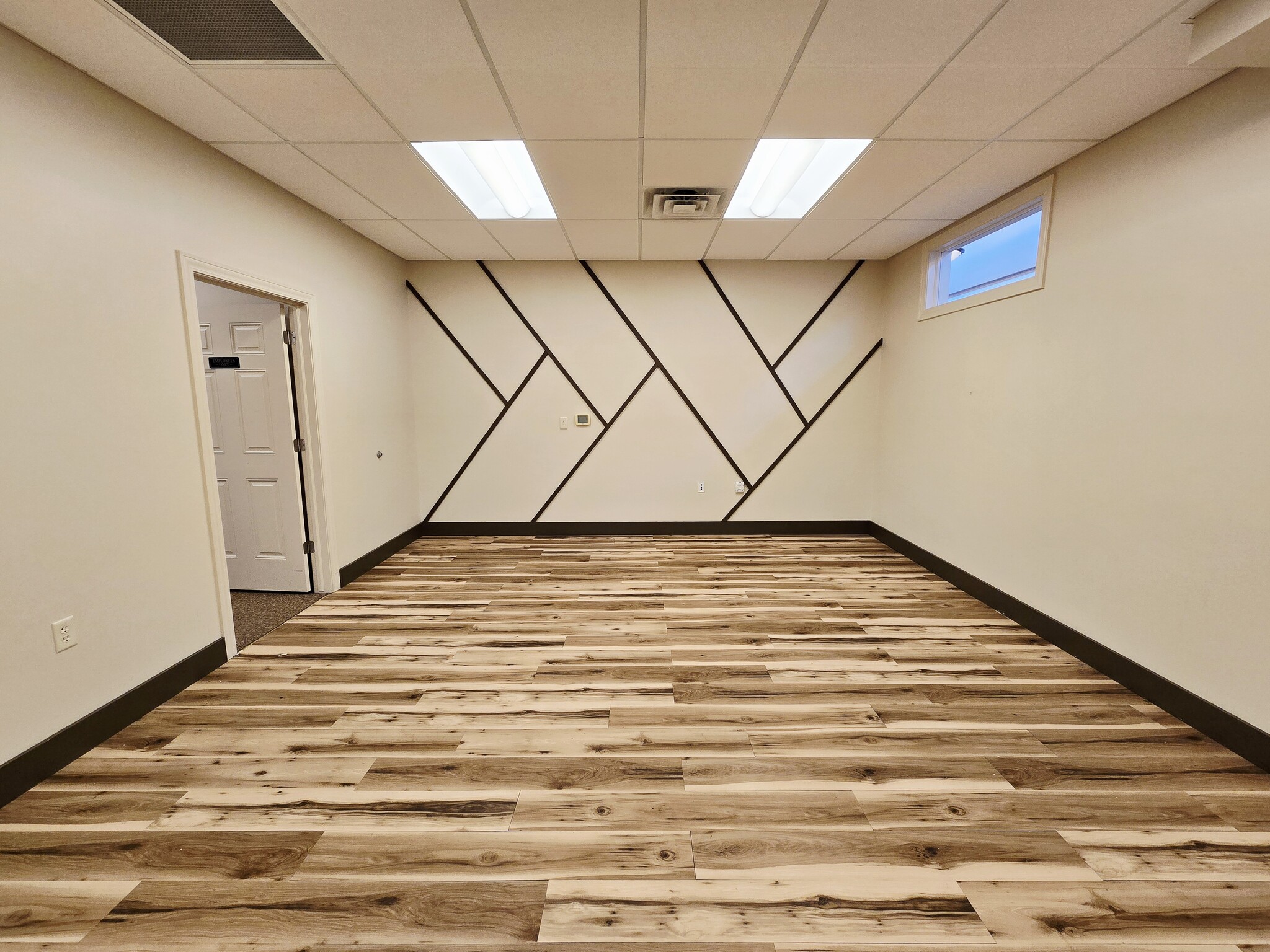 134-136 W Middle St, Chelsea, MI for lease Interior Photo- Image 1 of 3