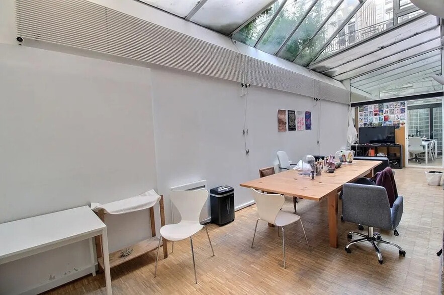 Office in Paris for lease - Building Photo - Image 3 of 5