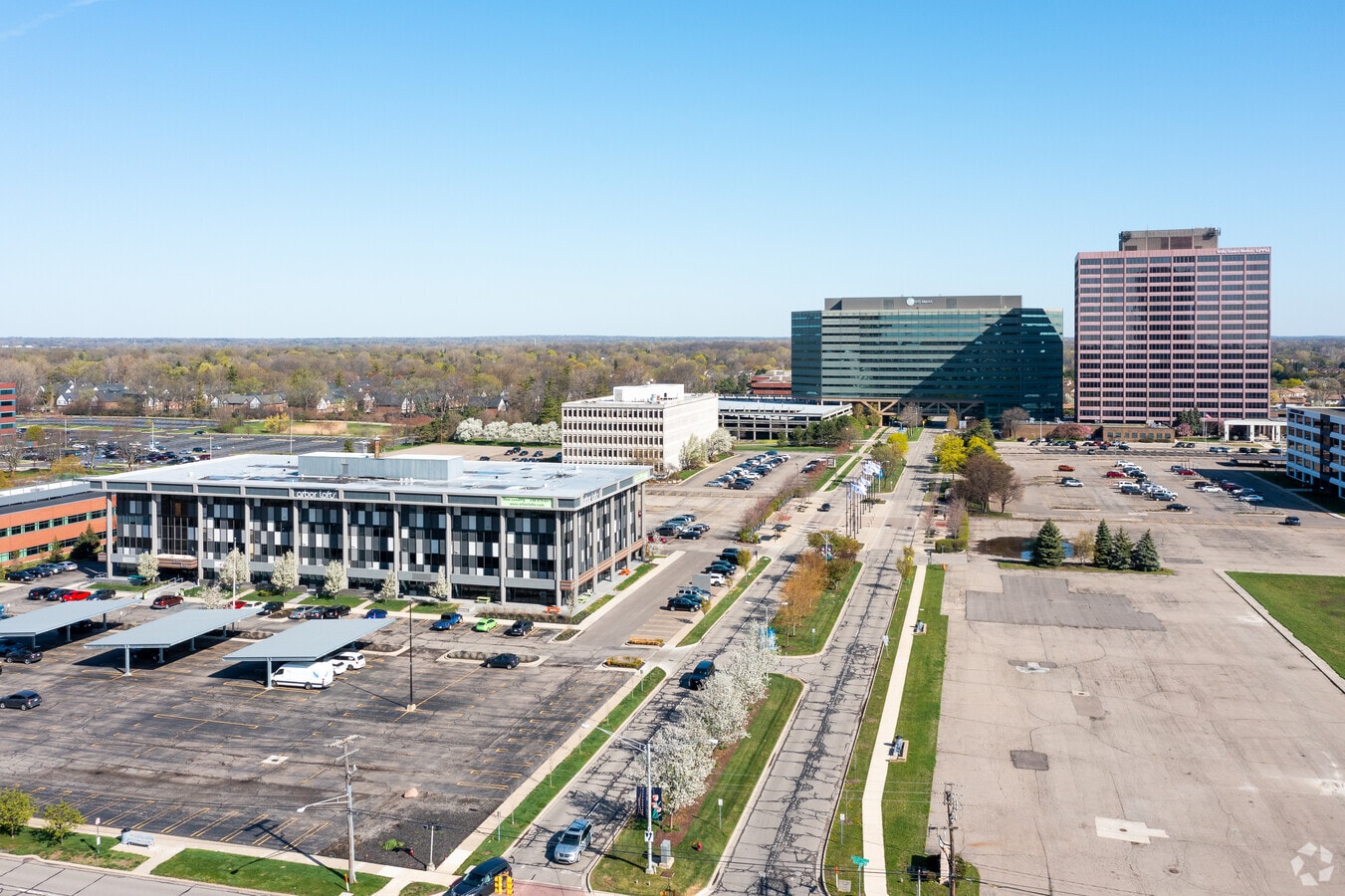 20300 Civic Center Dr, Southfield, MI 48076