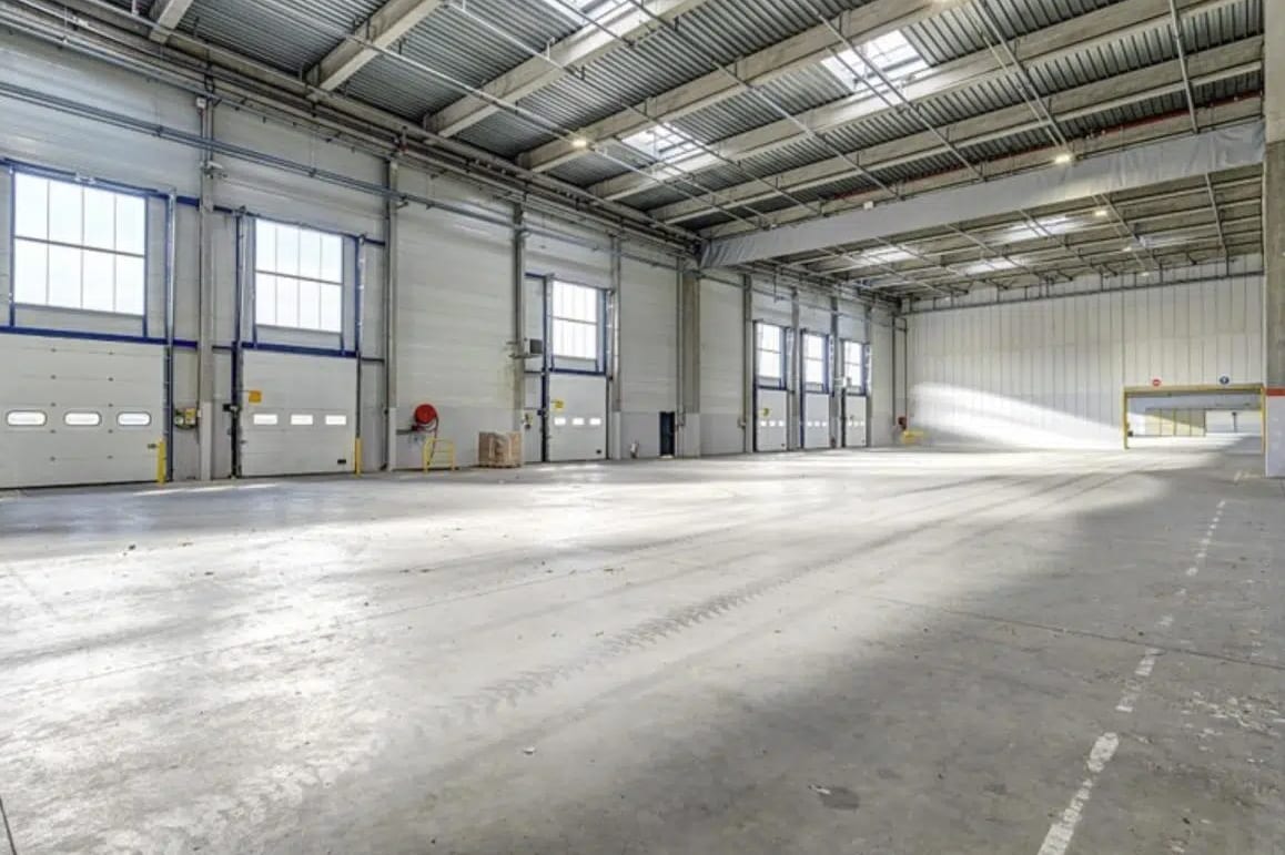 Industrial in Allonne for lease Interior Photo- Image 1 of 3