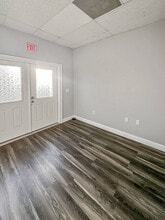 1051 Farmington Ave, Farmington, CT for lease Interior Photo- Image 2 of 6