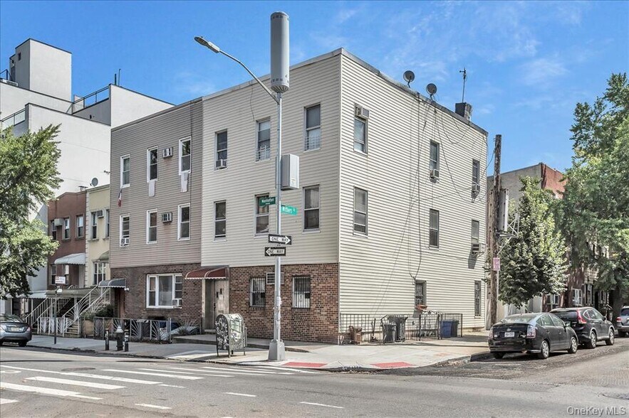 382 Manhattan Ave, Brooklyn, NY for sale - Primary Photo - Image 1 of 8