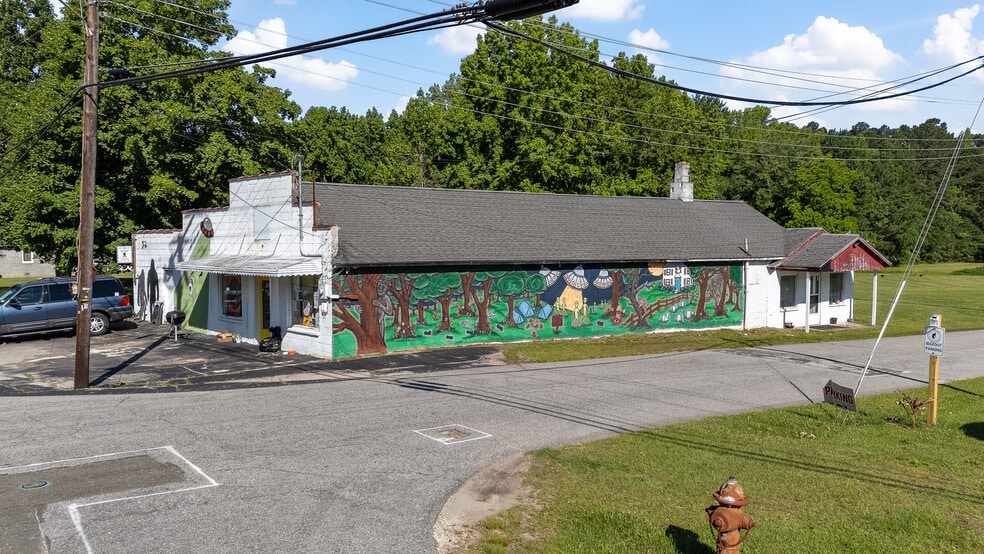 300 W North Main St, Littleton, NC for sale - Primary Photo - Image 1 of 30