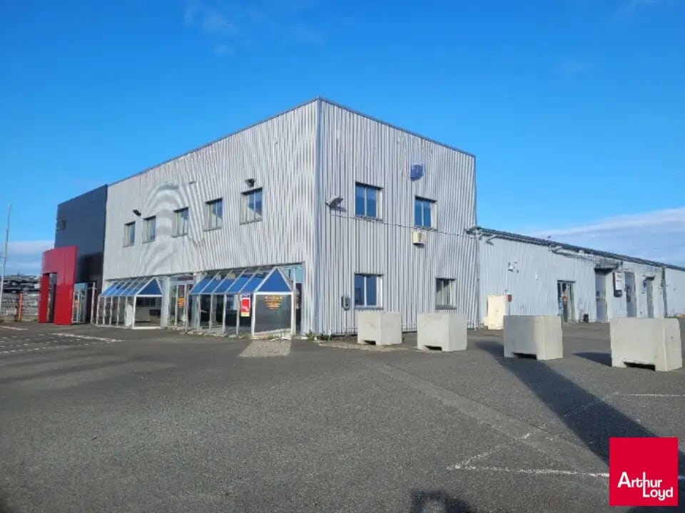 Retail in Le Mans for lease Building Photo- Image 1 of 6