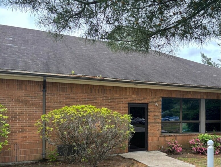 58 Old Quaker Ln, West Warwick, RI for sale - Building Photo - Image 2 of 7