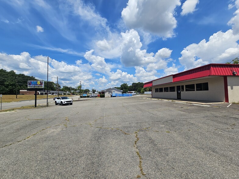 5404 Yadkin Rd, Fayetteville, NC for sale - Building Photo - Image 1 of 1