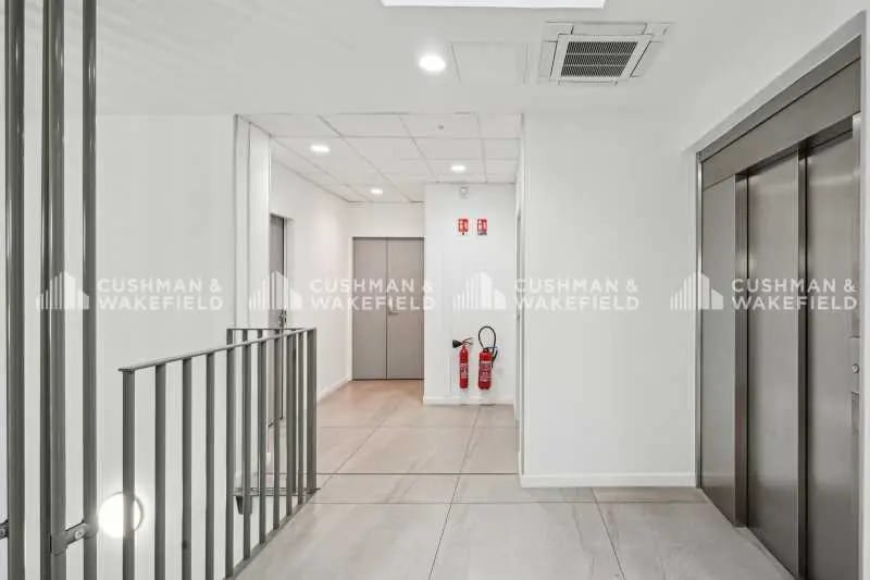 5-7 Chemin Du Tronchon, Dardilly for lease - Interior Photo - Image 1 of 2