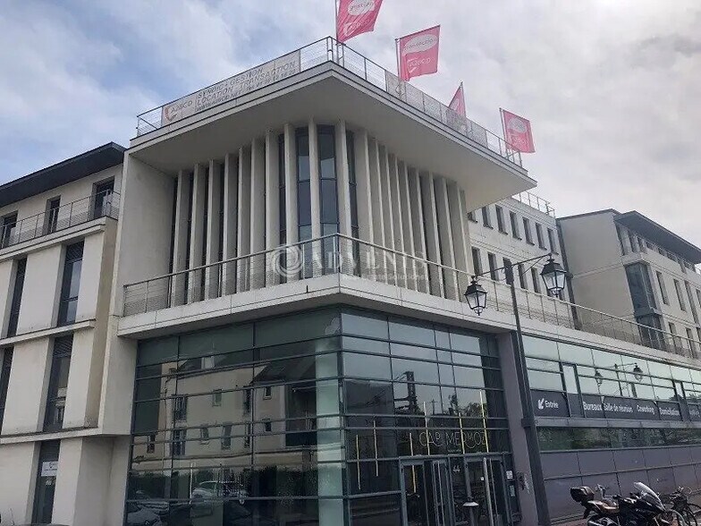 Flex in Maisons-Laffitte for lease - Building Photo - Image 2 of 12