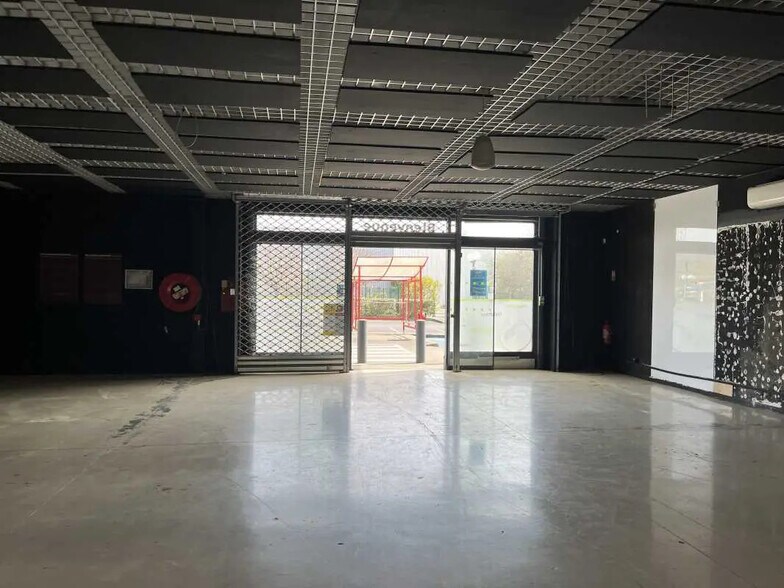 Retail in Nogent-sur-Oise for lease - Interior Photo - Image 2 of 4