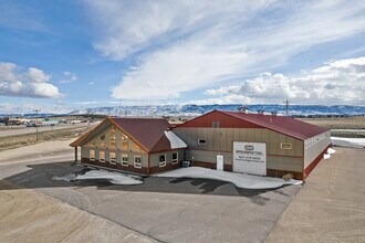 6797 E Wildcat Rd, Evansville, WY - AERIAL  map view