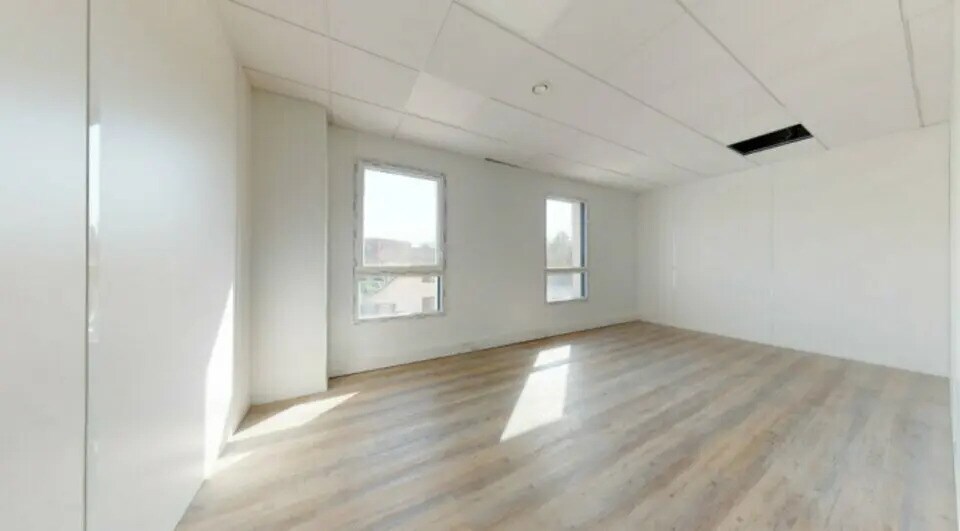 Office in Dardilly for lease - Building Photo - Image 2 of 15