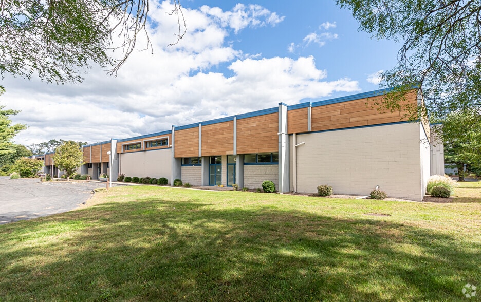 480 Hayden Station Rd, Windsor, CT 06095