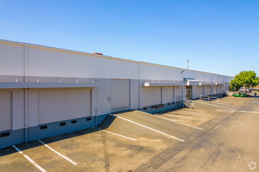 3315 NW 26th Ave, Portland, OR for lease - Building Photo - Image 3 of 7