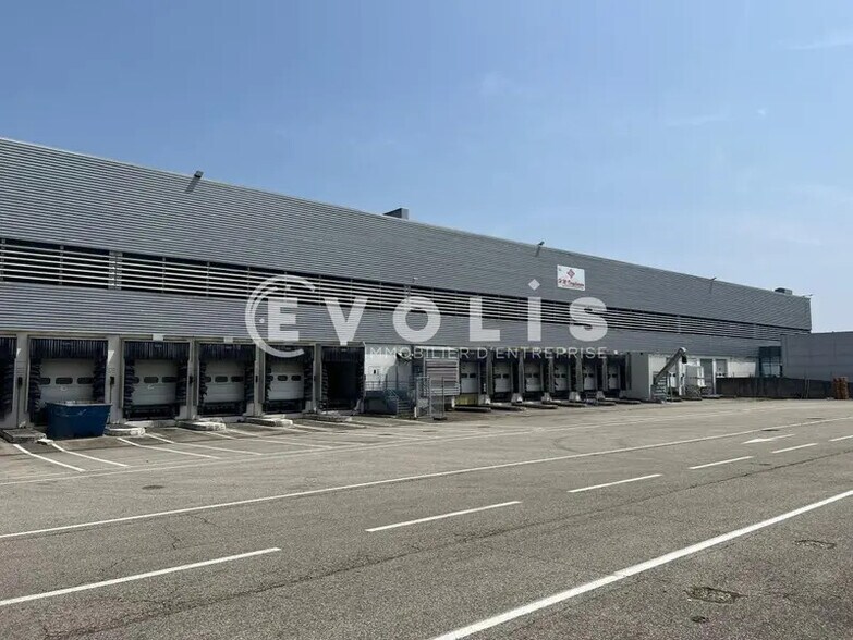 2 Rue Blaise Pascal, Vaulx-Milieu for lease - Building Photo - Image 1 of 13