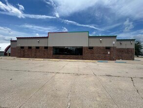 109 E Clark St, La Plata, MO for lease Interior Photo- Image 1 of 4