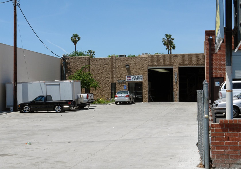 6919 Hayvenhurst Ave, Van Nuys, CA for lease - Building Photo - Image 2 of 3