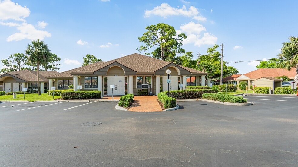 Office in Fort Myers, FL for sale - Building Photo - Image 1 of 1