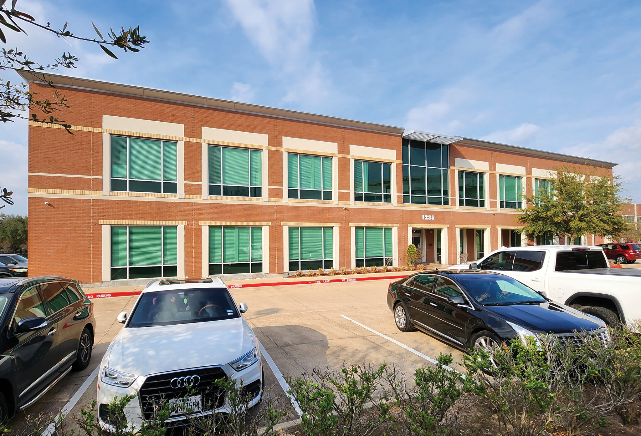 1235 Lake Pointe Pky, Sugar Land, TX for lease Building Photo- Image 1 of 2