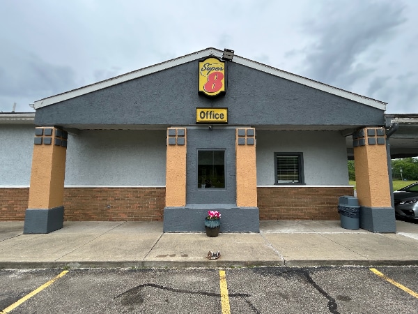 299 Adena Dr, Newcomerstown, OH for sale - Building Photo - Image 1 of 25