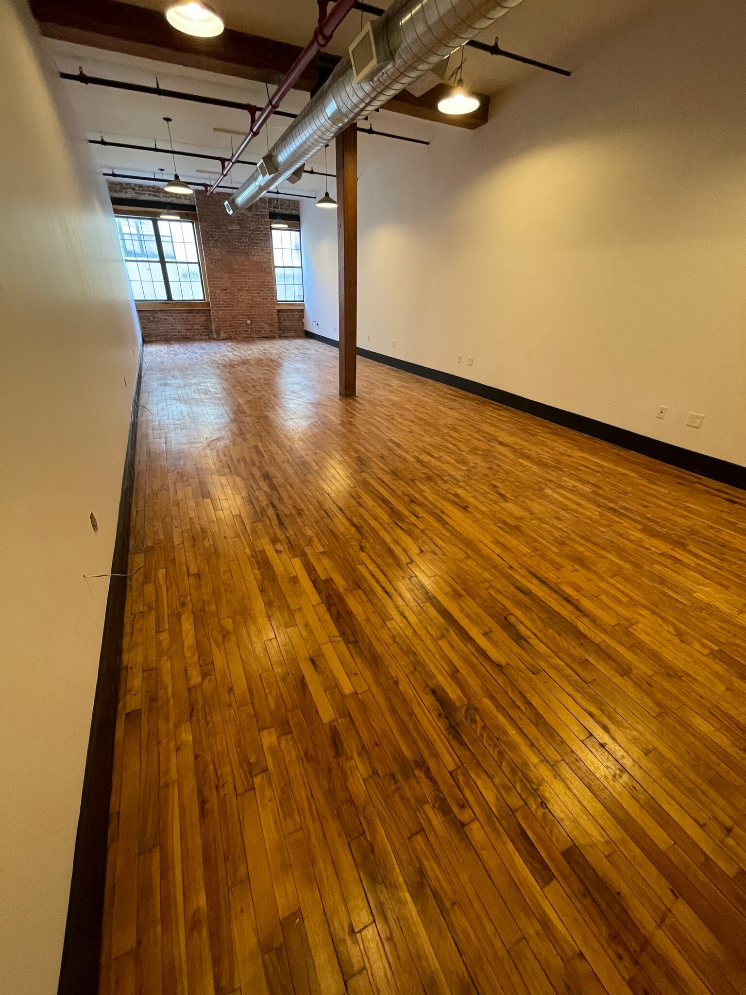 456 Johnson Ave, Brooklyn, NY for lease Interior Photo- Image 1 of 3