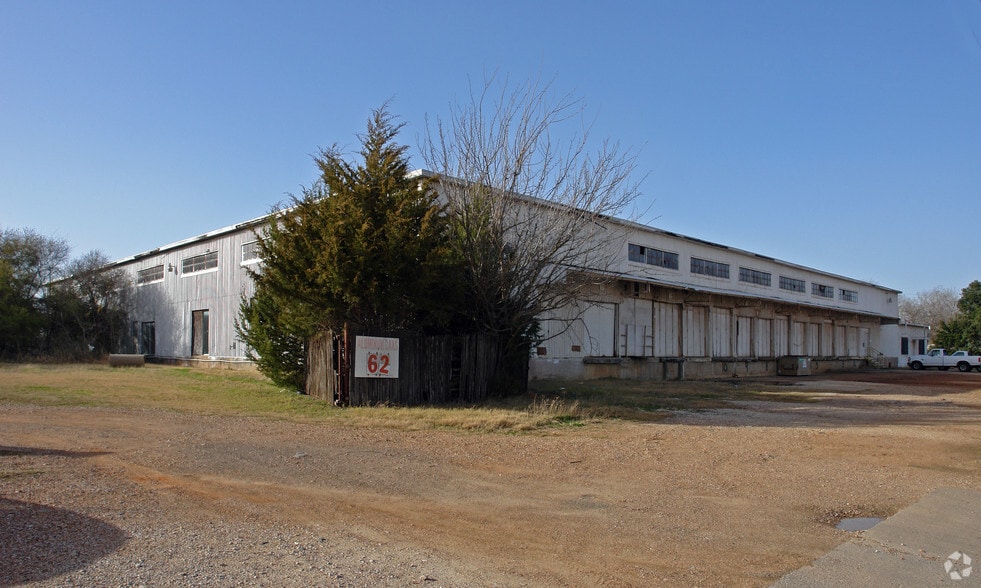 1500 Finfeather Rd, Bryan, TX for sale - Primary Photo - Image 1 of 1