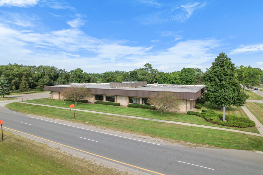 45700 Mound Rd, Shelby Township, MI for lease - Building Photo - Image 2 of 5