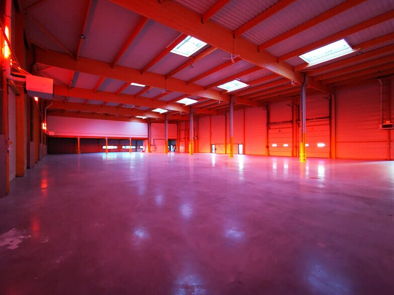 Office in Brie-Comte-Robert for lease - Building Photo - Image 2 of 6