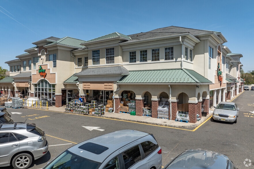 911 E County Line Rd, Lakewood, NJ for lease - Primary Photo - Image 1 of 9