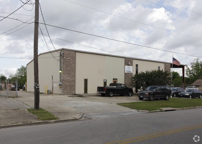 1507 Beaumont Rd, Baytown, TX for lease - Building Photo - Image 2 of 6