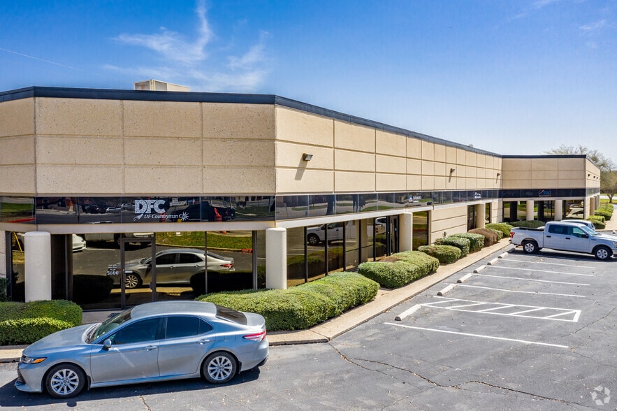 5600-5624 Randolph Blvd, San Antonio, TX for lease - Building Photo - Image 1 of 28