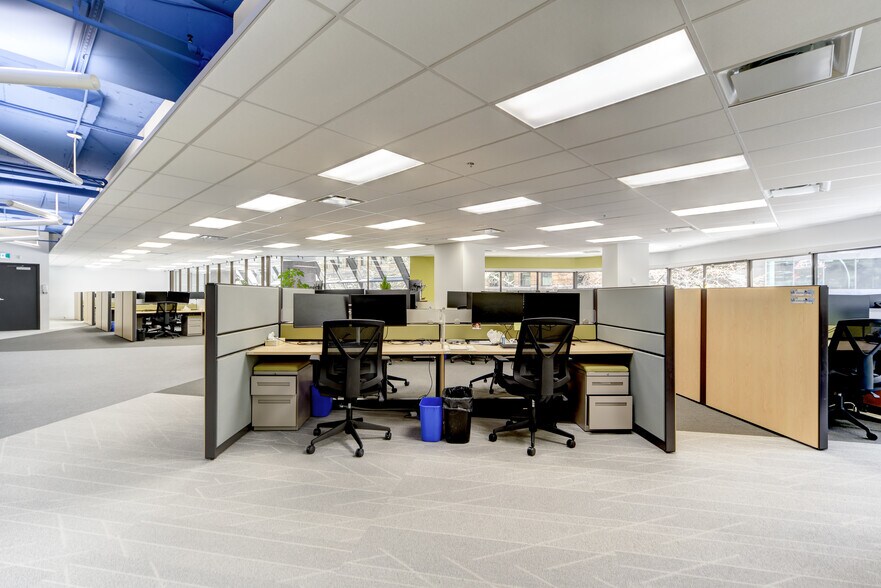 425 Boul De Maisonneuve O, Montréal, QC for lease - Interior Photo - Image 2 of 25