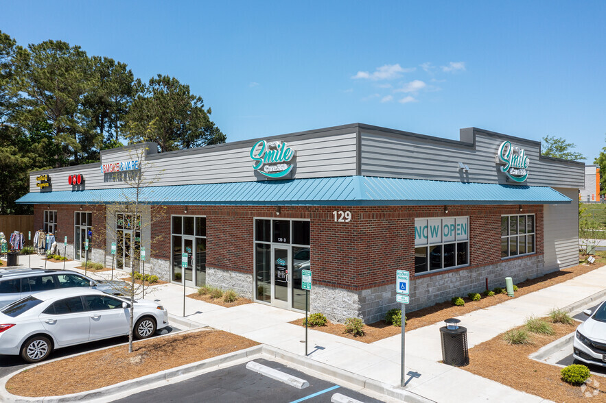 129 N Plantation Blvd, Goose Creek, SC for lease - Primary Photo - Image 1 of 5